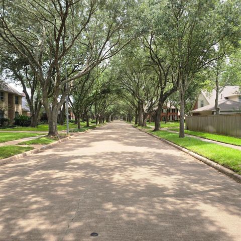 2431 Oyster Loop Drive, Sugar Land, TX 77478