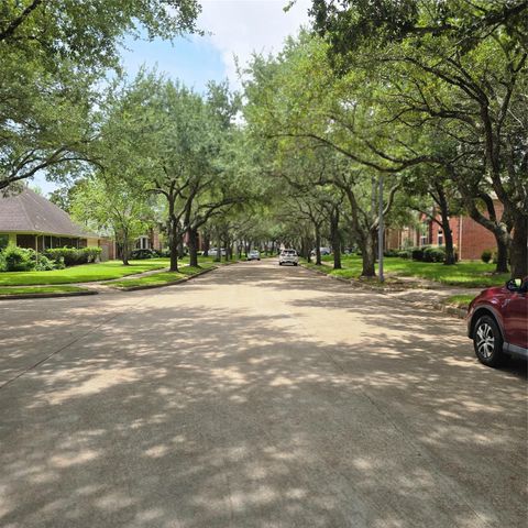 2431 Oyster Loop Drive, Sugar Land, TX 77478