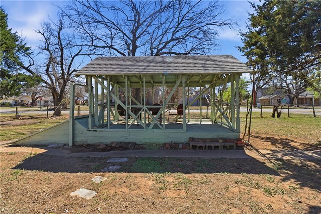 127 S Randlett Street, Hobart, OK 73651