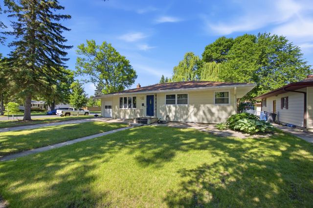 1719 18th Street S, Moorhead, MN 56560