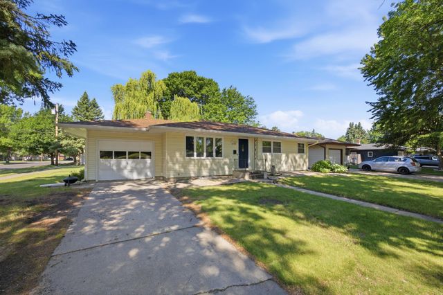 1719 18th Street S, Moorhead, MN 56560