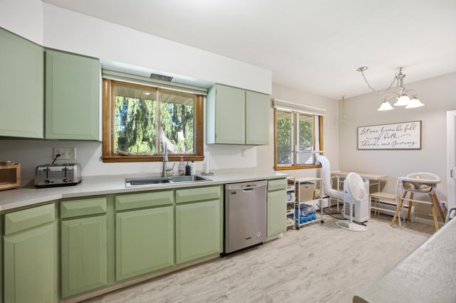 1719 18th Street S, Moorhead, MN 56560