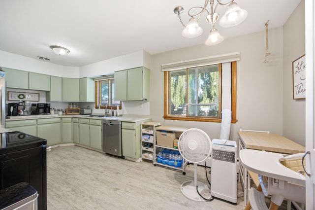 1719 18th Street S, Moorhead, MN 56560