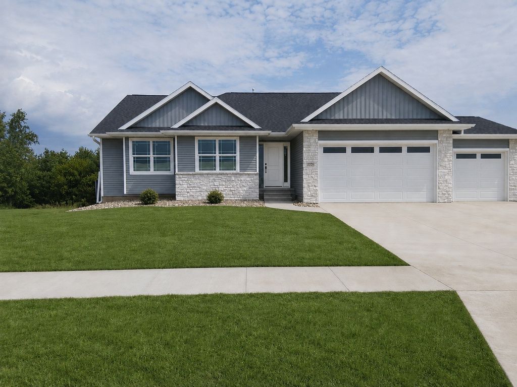 3656 Mclain Way, Hiawatha, IA 52233