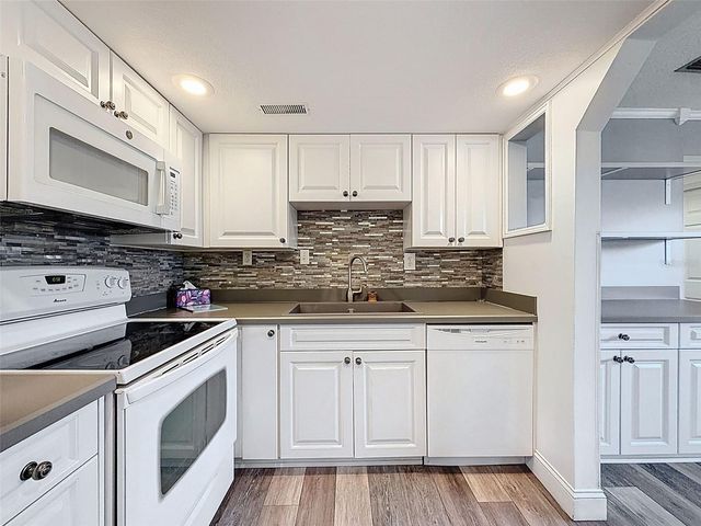 11832 BOYNTON LANE 24B, New Port Richey, FL 34654