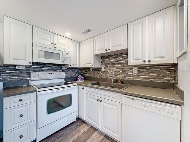 11832 BOYNTON LANE 24B, New Port Richey, FL 34654