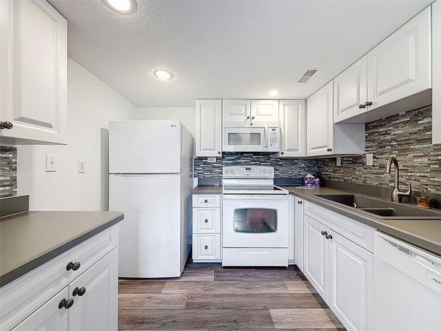 11832 BOYNTON LANE 24B, New Port Richey, FL 34654