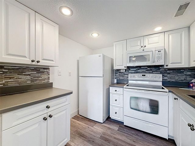 11832 BOYNTON LANE 24B, New Port Richey, FL 34654