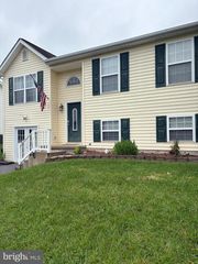 124 WILDFLOWER CREEK DR, Martinsburg, WV 25404