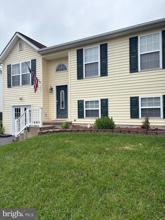 124 WILDFLOWER CREEK DR, Martinsburg, WV 25404
