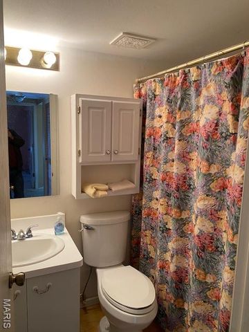 1021 Adworth Drive J, Unincorporated, MO 63125