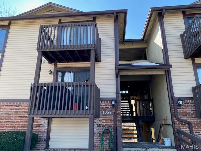 1021 Adworth Drive J, Unincorporated, MO 63125