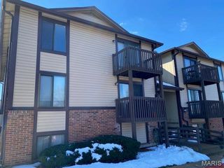 1021 Adworth Drive J, Unincorporated, MO 63125