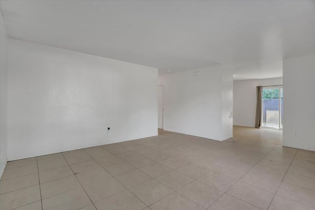 336 S Airport Way, Stockton, CA 95205