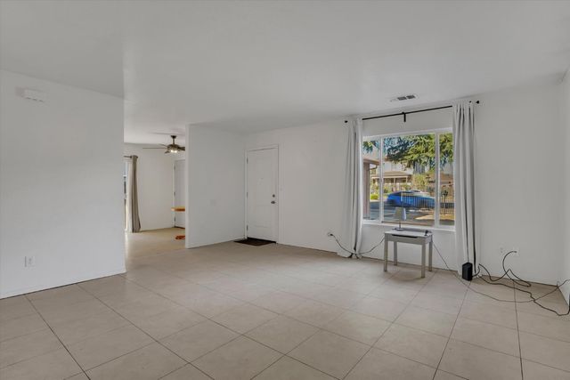 336 S Airport Way, Stockton, CA 95205