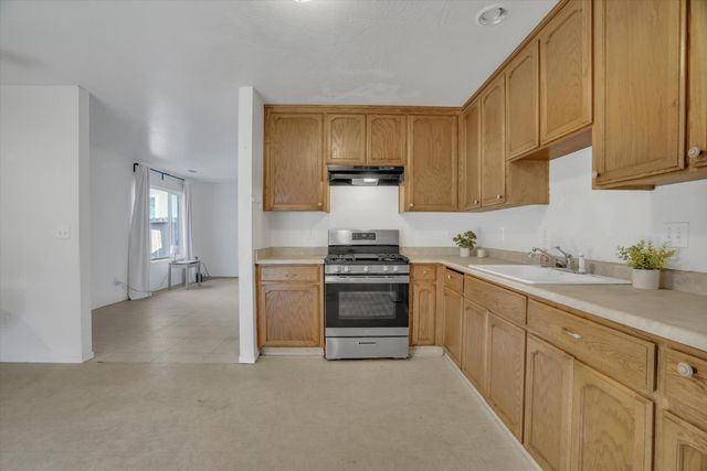 336 S Airport Way, Stockton, CA 95205