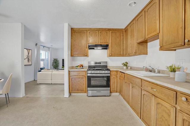 336 S Airport Way, Stockton, CA 95205