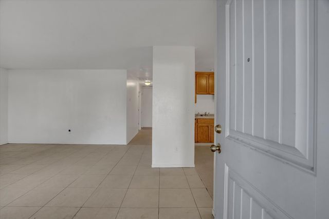 336 S Airport Way, Stockton, CA 95205