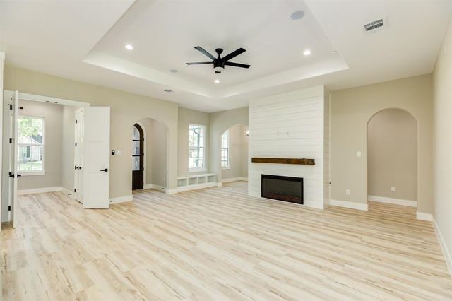245 Montclaire Drive, West Columbia, TX 77486