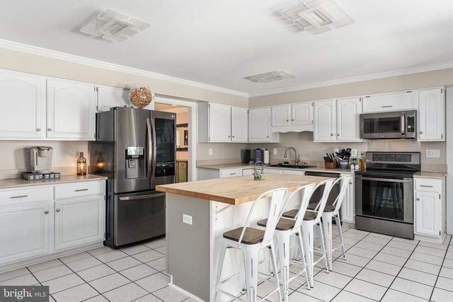 10080 GREENWICH WOOD DR, Nokesville, VA 20181