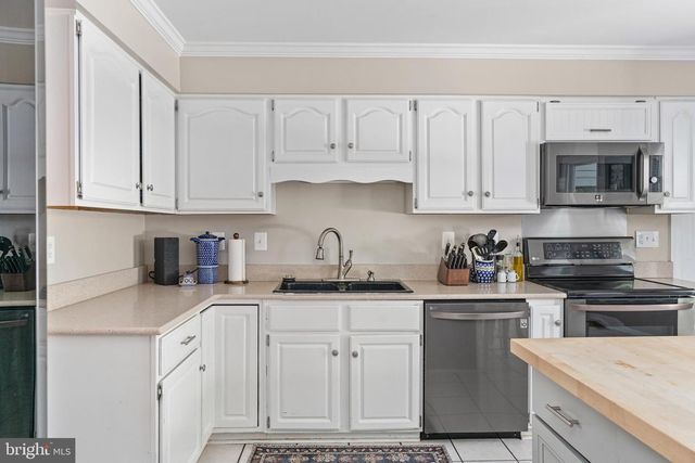 10080 GREENWICH WOOD DR, Nokesville, VA 20181