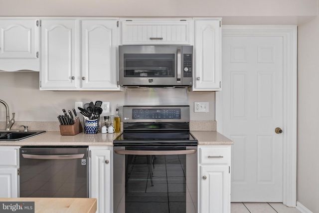 10080 GREENWICH WOOD DR, Nokesville, VA 20181