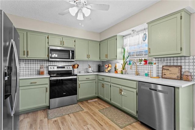 215 Pebblebrook Lane, Grain Valley, MO 64029