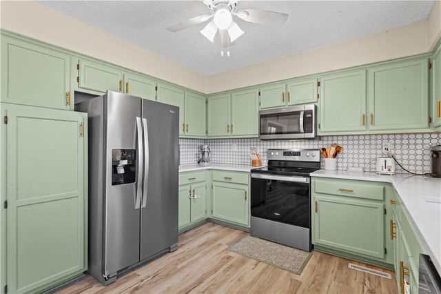 215 Pebblebrook Lane, Grain Valley, MO 64029