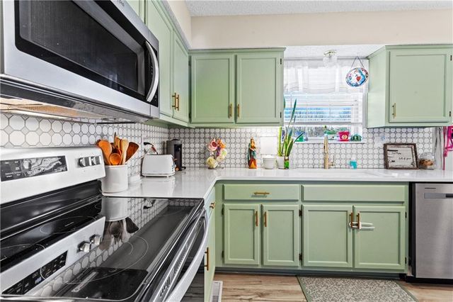 215 Pebblebrook Lane, Grain Valley, MO 64029