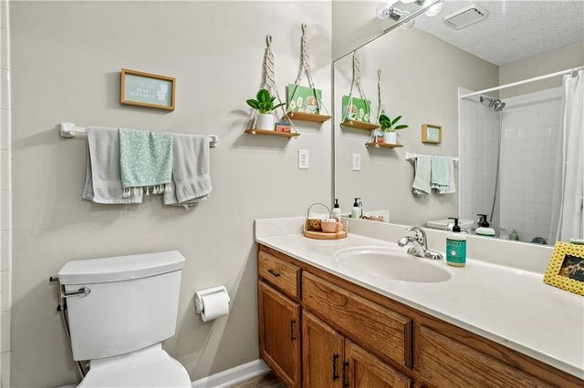 215 Pebblebrook Lane, Grain Valley, MO 64029