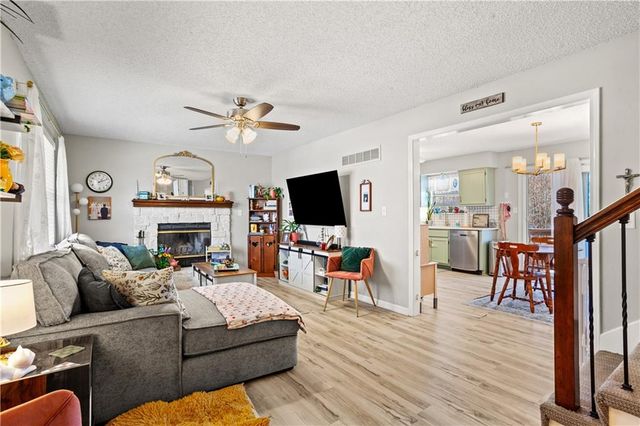 215 Pebblebrook Lane, Grain Valley, MO 64029