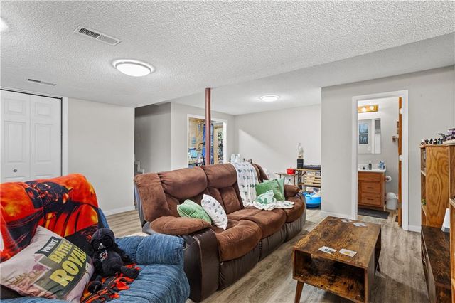 215 Pebblebrook Lane, Grain Valley, MO 64029