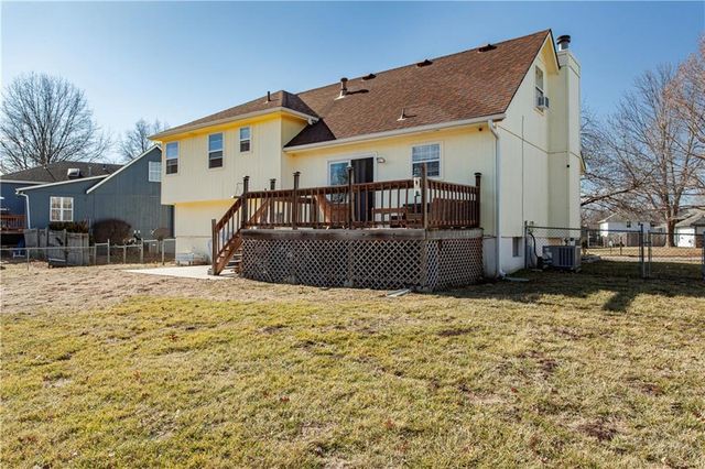 215 Pebblebrook Lane, Grain Valley, MO 64029