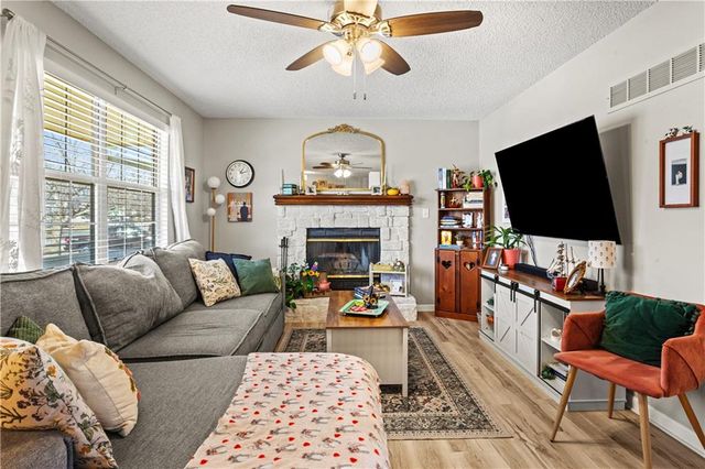 215 Pebblebrook Lane, Grain Valley, MO 64029