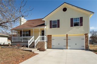 215 Pebblebrook Lane, Grain Valley, MO 64029