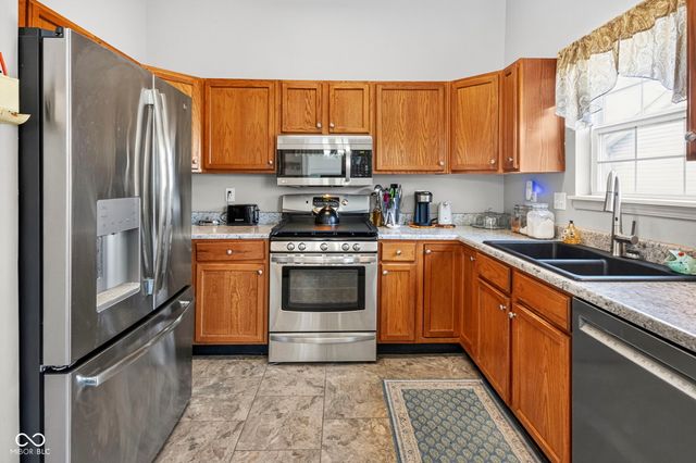 1147 Bumblebee Way, Greenfield, IN 46140
