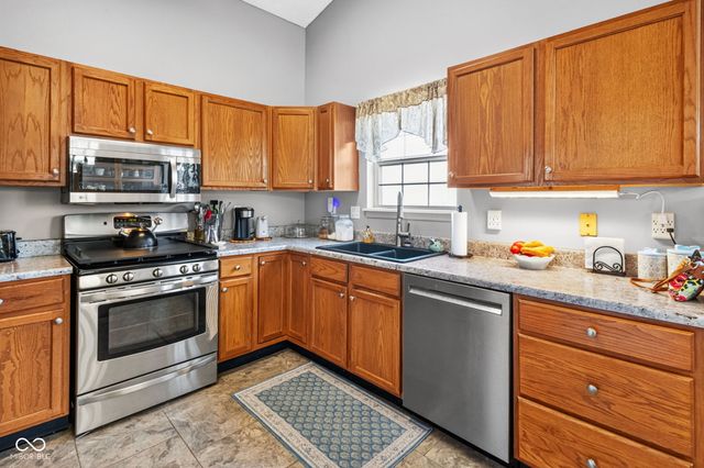 1147 Bumblebee Way, Greenfield, IN 46140