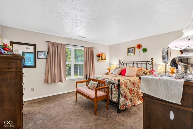 1147 Bumblebee Way, Greenfield, IN 46140