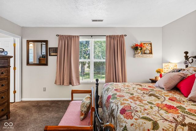 1147 Bumblebee Way, Greenfield, IN 46140