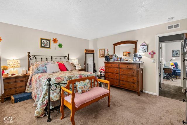 1147 Bumblebee Way, Greenfield, IN 46140