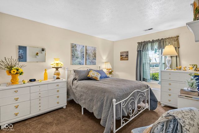 1147 Bumblebee Way, Greenfield, IN 46140