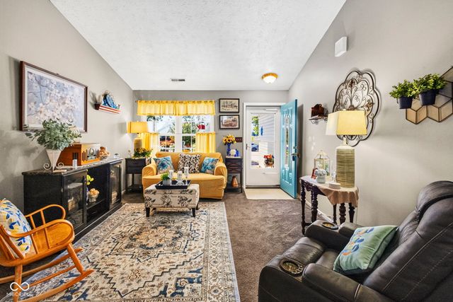 1147 Bumblebee Way, Greenfield, IN 46140