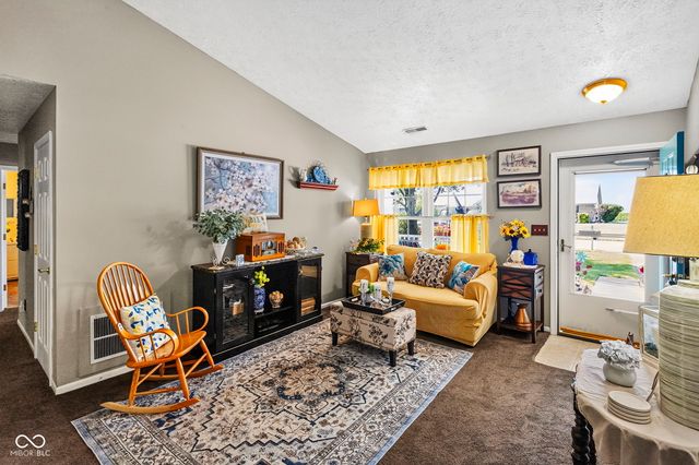 1147 Bumblebee Way, Greenfield, IN 46140