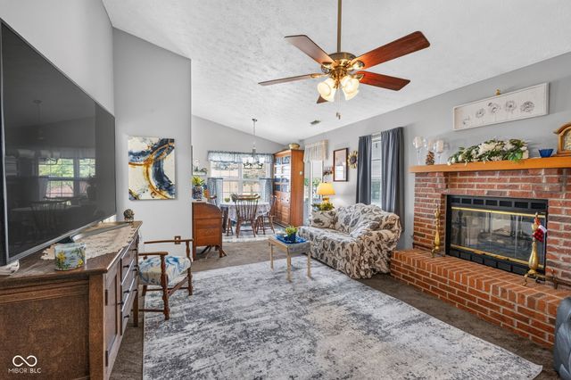 1147 Bumblebee Way, Greenfield, IN 46140