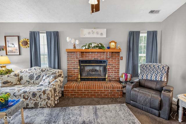 1147 Bumblebee Way, Greenfield, IN 46140