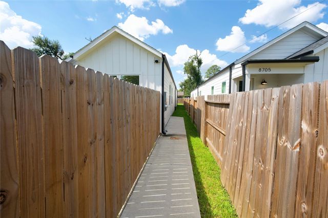 8703 Wileyvale Road B, Houston, TX 77016