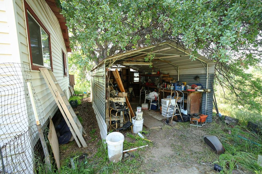 Image 17 of property listing at 33404 Robinhood Drive, Coarsegold, CA 93614