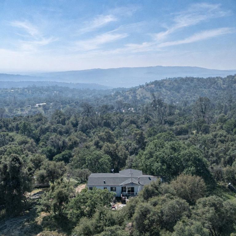 Image 20 of property listing at 33404 Robinhood Drive, Coarsegold, CA 93614