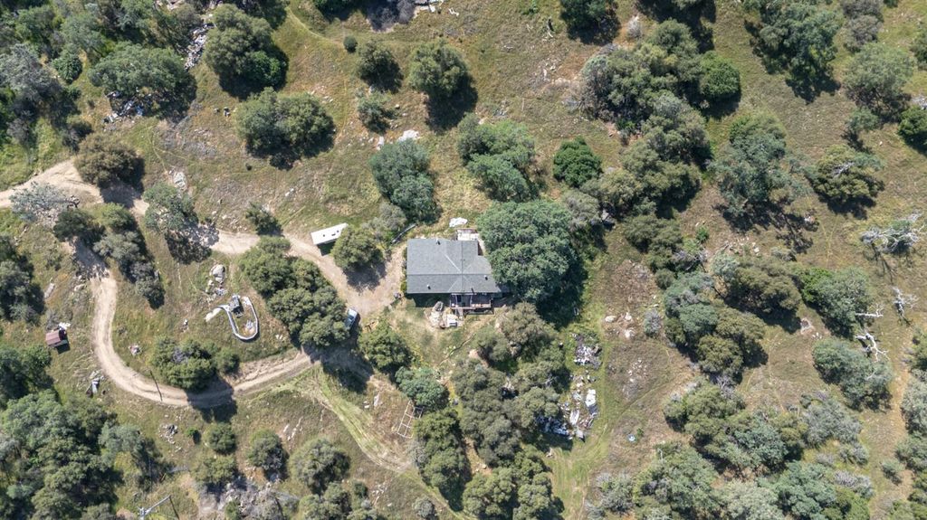 Image 21 of property listing at 33404 Robinhood Drive, Coarsegold, CA 93614