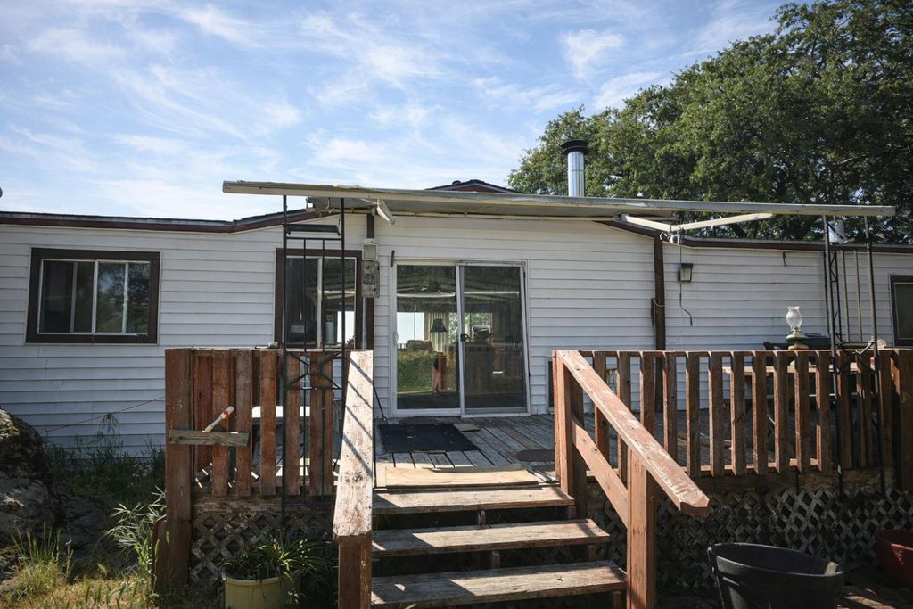 Image 3 of property listing at 33404 Robinhood Drive, Coarsegold, CA 93614